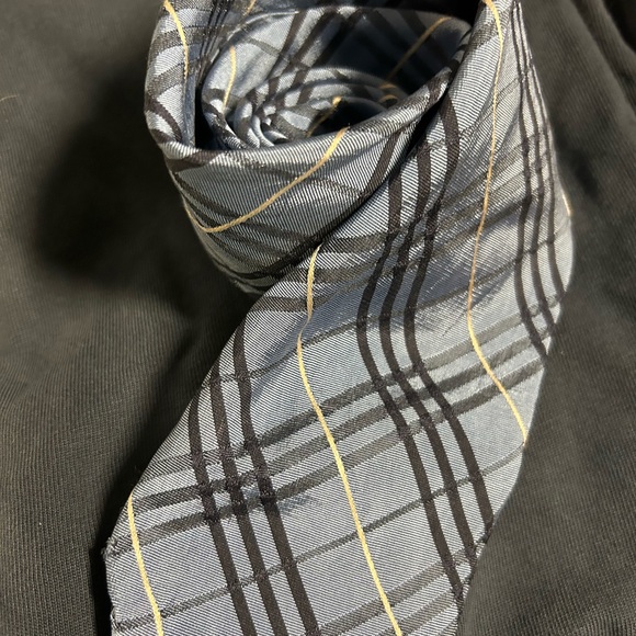 Burberry tie ✨ - Picture 9 of 13